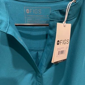 Brand new figs Scrub top